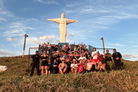 Cerca de 100 pessoas participam da 14ª Caminhada Ecotur em trilha inédita de 14 km