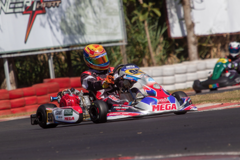 Piloto João Alécio conquista primeiro pódio na categoria F4 Graduados