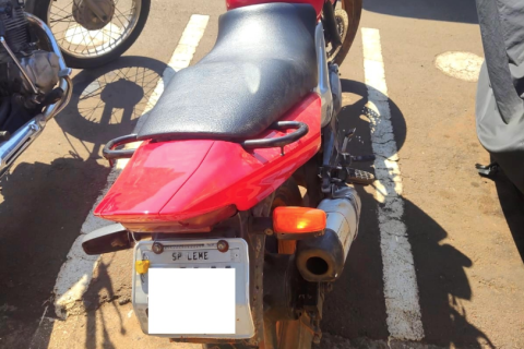 Moto roubada em Leme é encontrada em condomínio residencial no Bairro Novo Cosmópolis