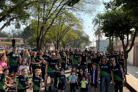 Caminhada da Família do Colégio Vivá celebra o Dia dos Pais em Cosmópolis